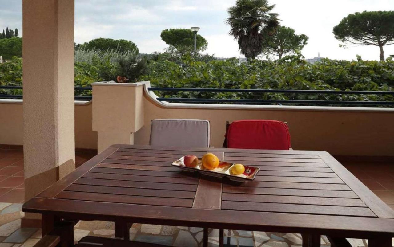 Linea Mare Apartment Ровинь Экстерьер фото